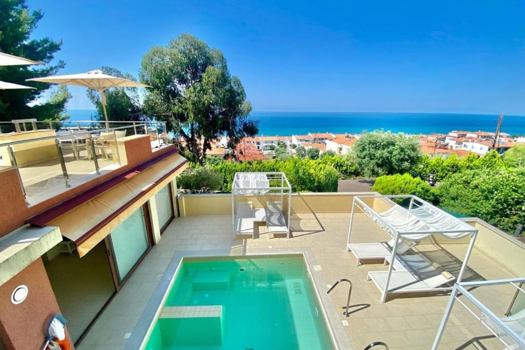 Greek Pride Cronwell Rahoni (adults Only)